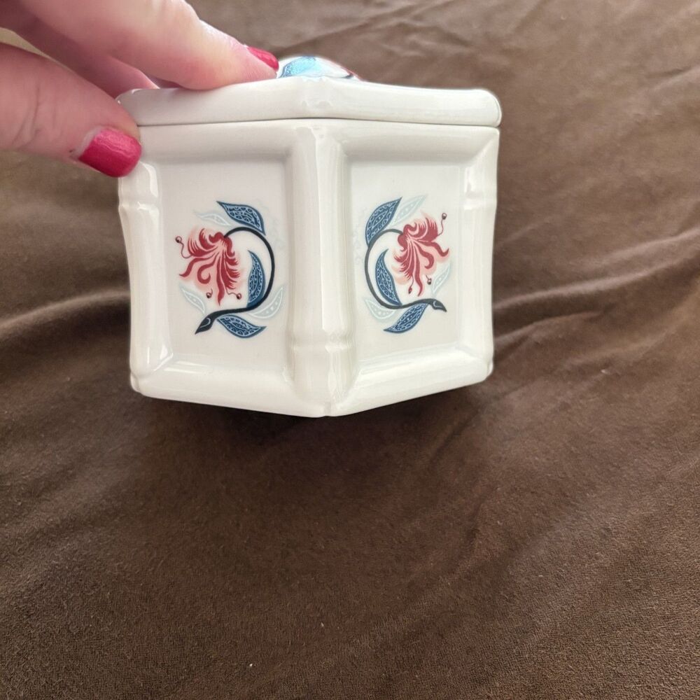 1970's Elizabeth Arden Porcelain Jewelry Trinket Royal Pavilion at Brighton 2 pc